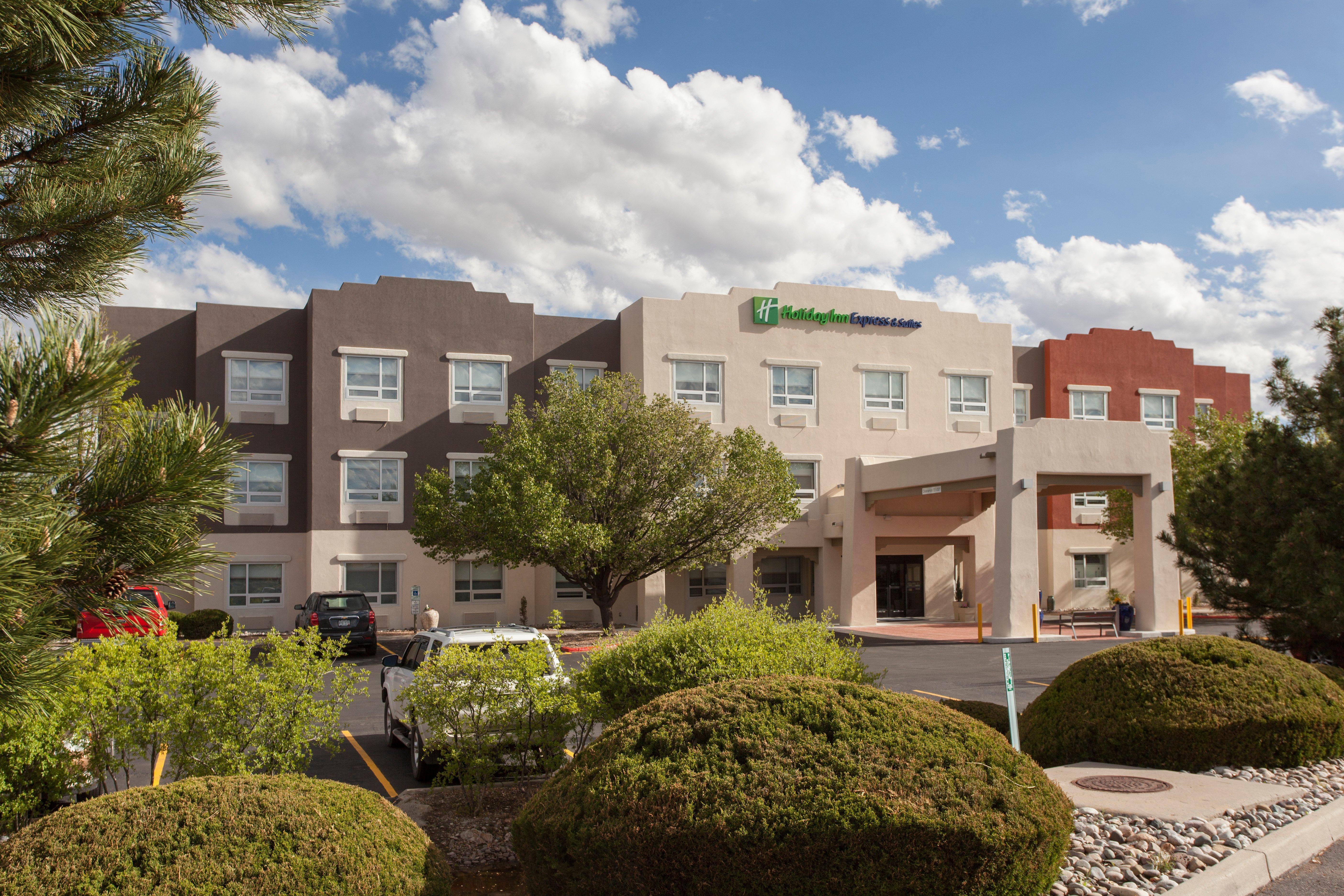 Holiday Inn Express & Suites - Santa Fe, An Ihg Hotel Exterior photo